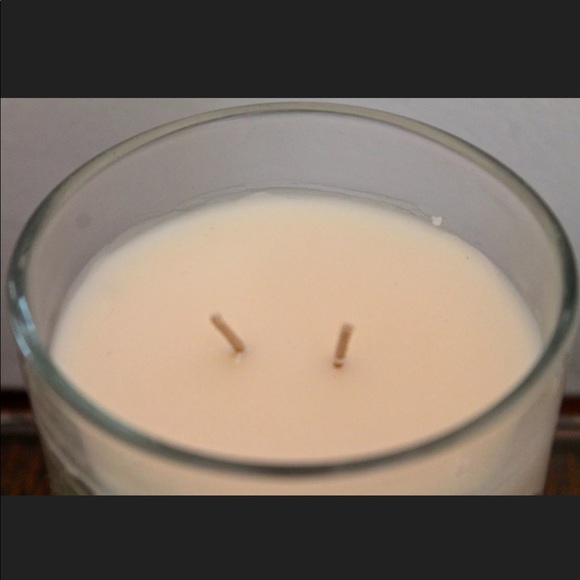 DW HOME CANDLE VANILLA BEAN 2 WICK 15.48oz RICHLY SCENTED NEW - Picture 2 of 3